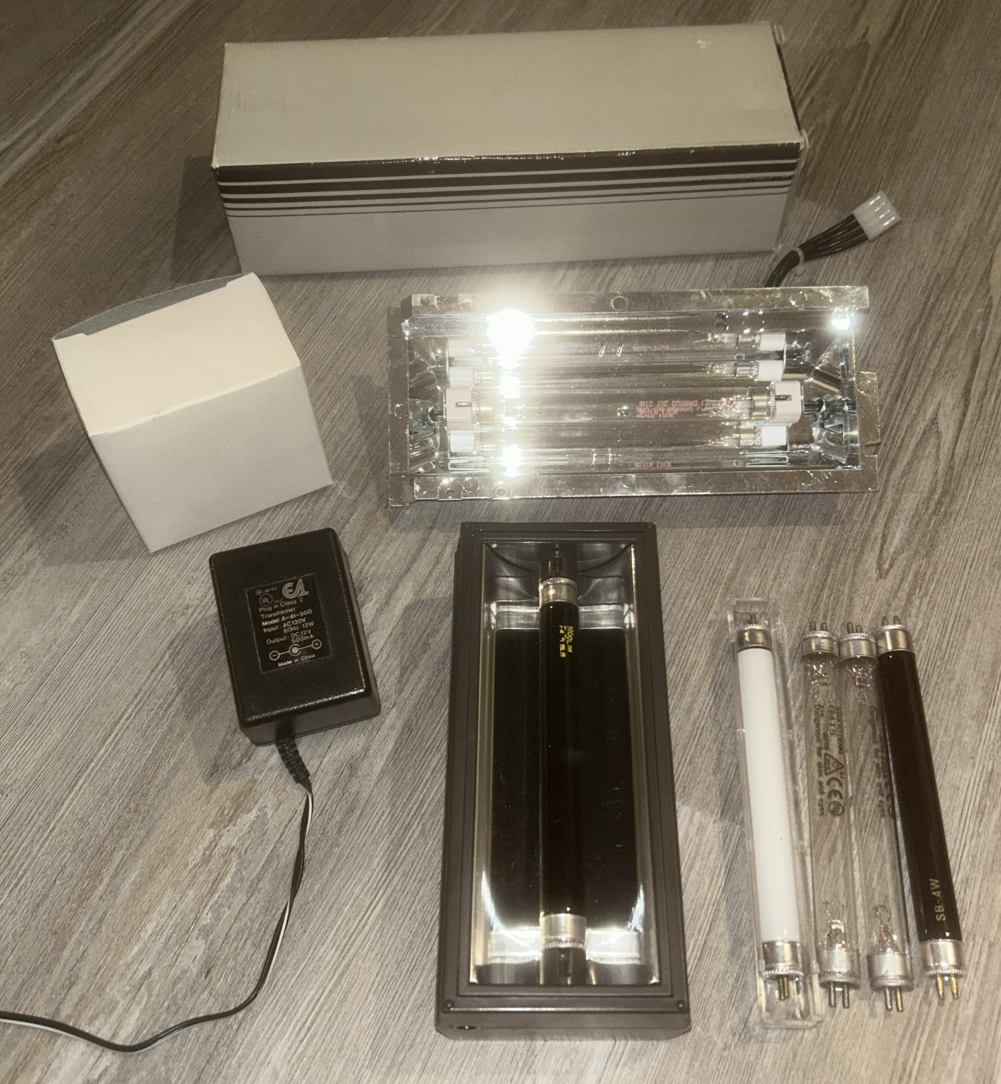 LOT: Ultraviolet Light Lamp Spectroline Laser Neon New Bulbs: SB-4W, G4T5
