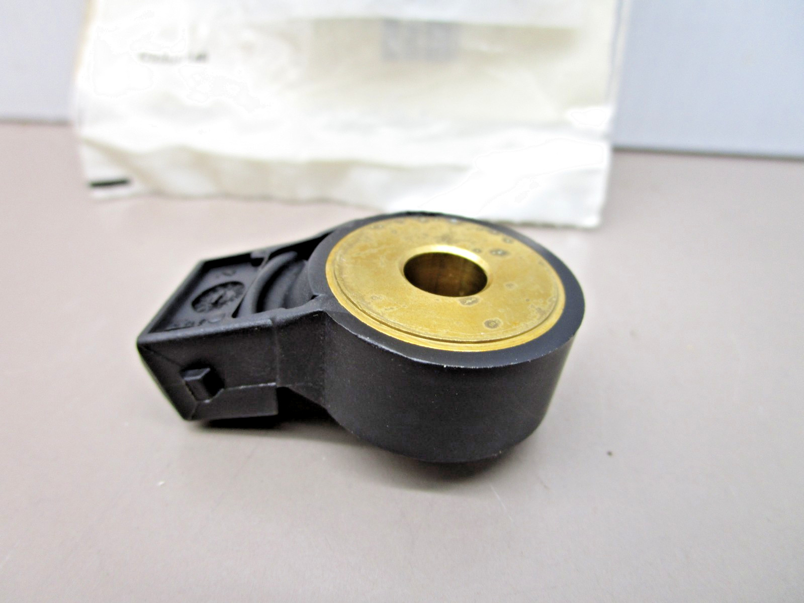 Cummins 3607945 Knock Sensor for C-Series ISC 8.3L Bosch 0261231128