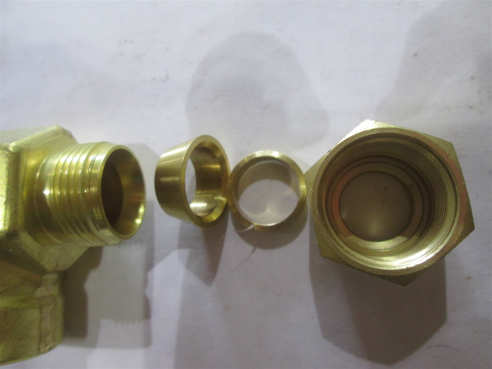 Swagelok Brass 1/2″ Tube OD X 1/2″ Female NTP 90 Elbow B-810-8-8