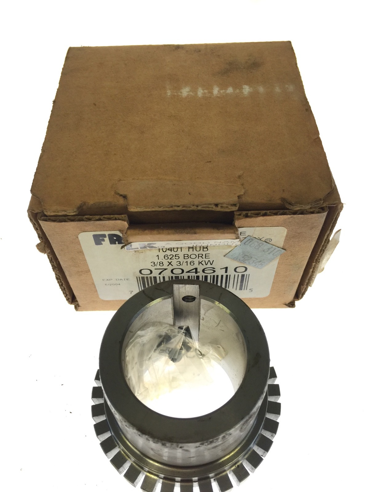 NEW IN BOX FALK 0704610 1040T HUB 3/8” X 3/16” KW, H125