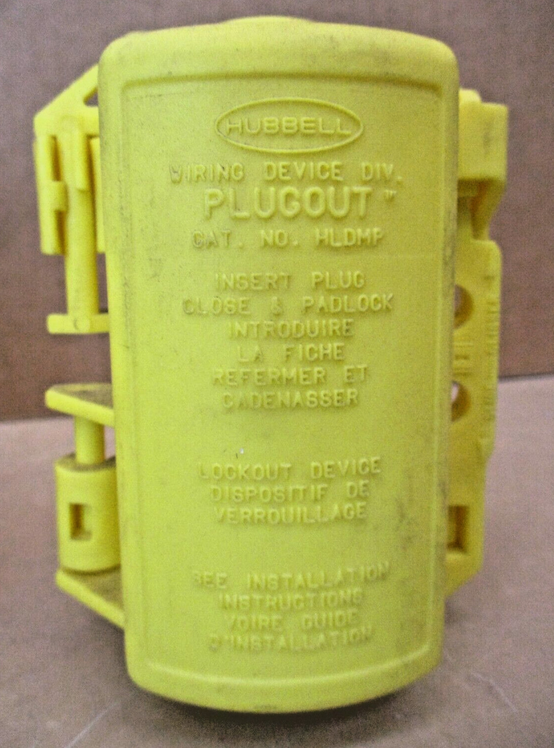 Hubbell HLDMP Lockout Device High Visibility Yellow Plugout Lot of 2 Pcs 1384OMF