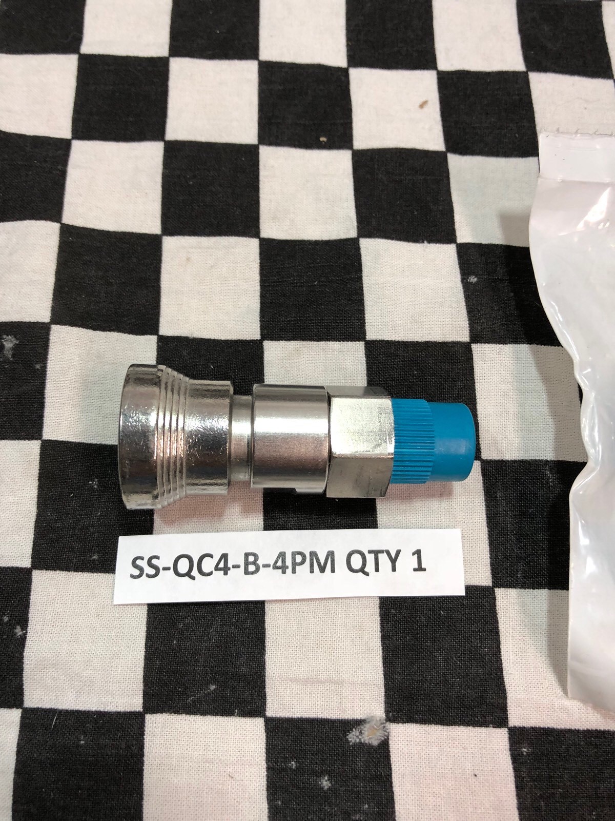 4x SWAGELOK SS-QC4-B-400, SS-QC4-B-4PM, SS-QC6-D-4PM, SHIPSAMEDAY