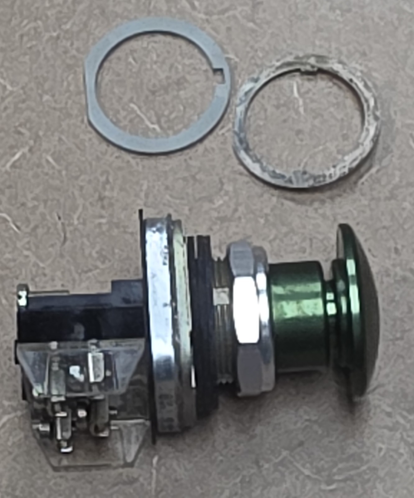 Allen-Bradley 800T-D1A NEMA 4/13 Push Button Mushroom Head Green