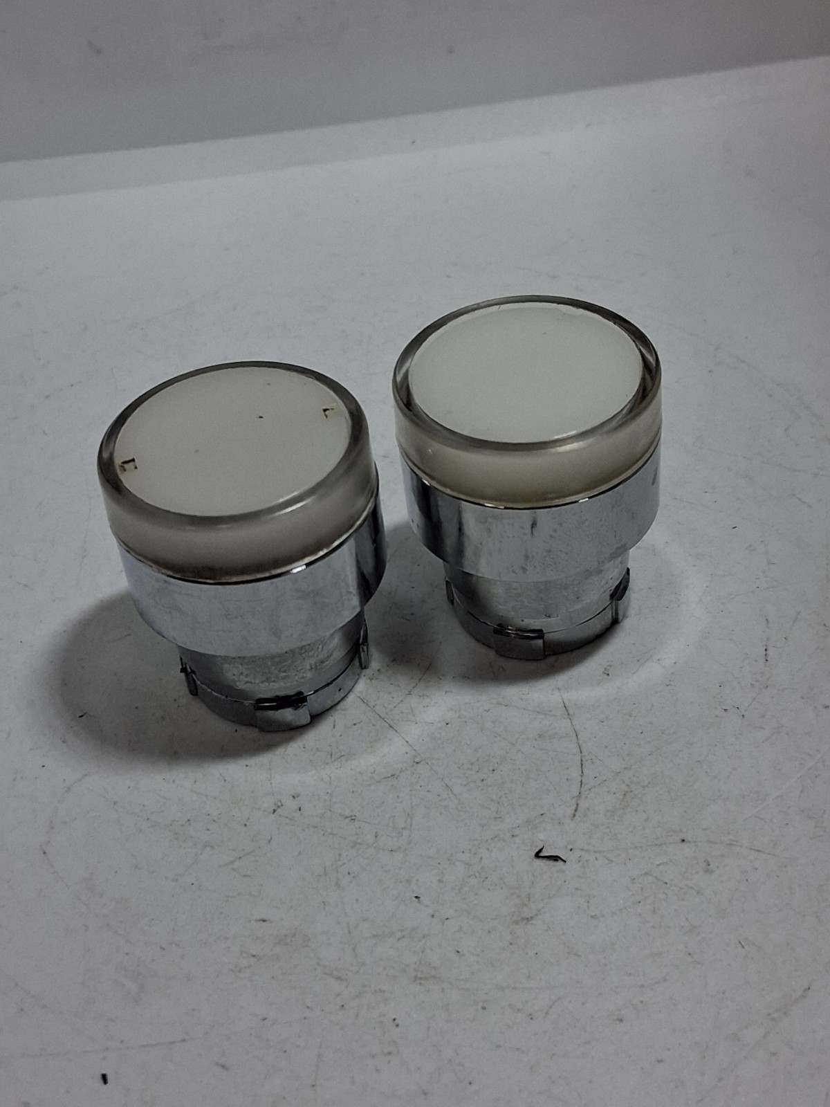 TELEMECANIQUE ZB2-BW17 PUSHBUTTON OPERATOR WHITE ILLUMINATED (LOT OF 2)