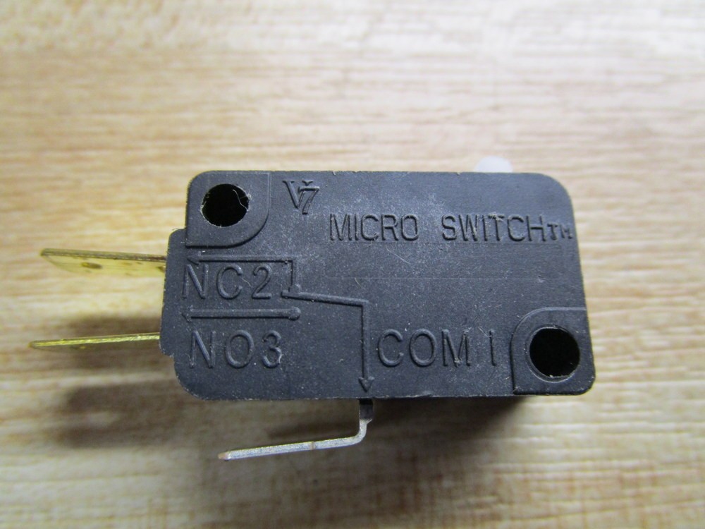Micro Switch V7-2B17D8 Honeywell Pin Plunger