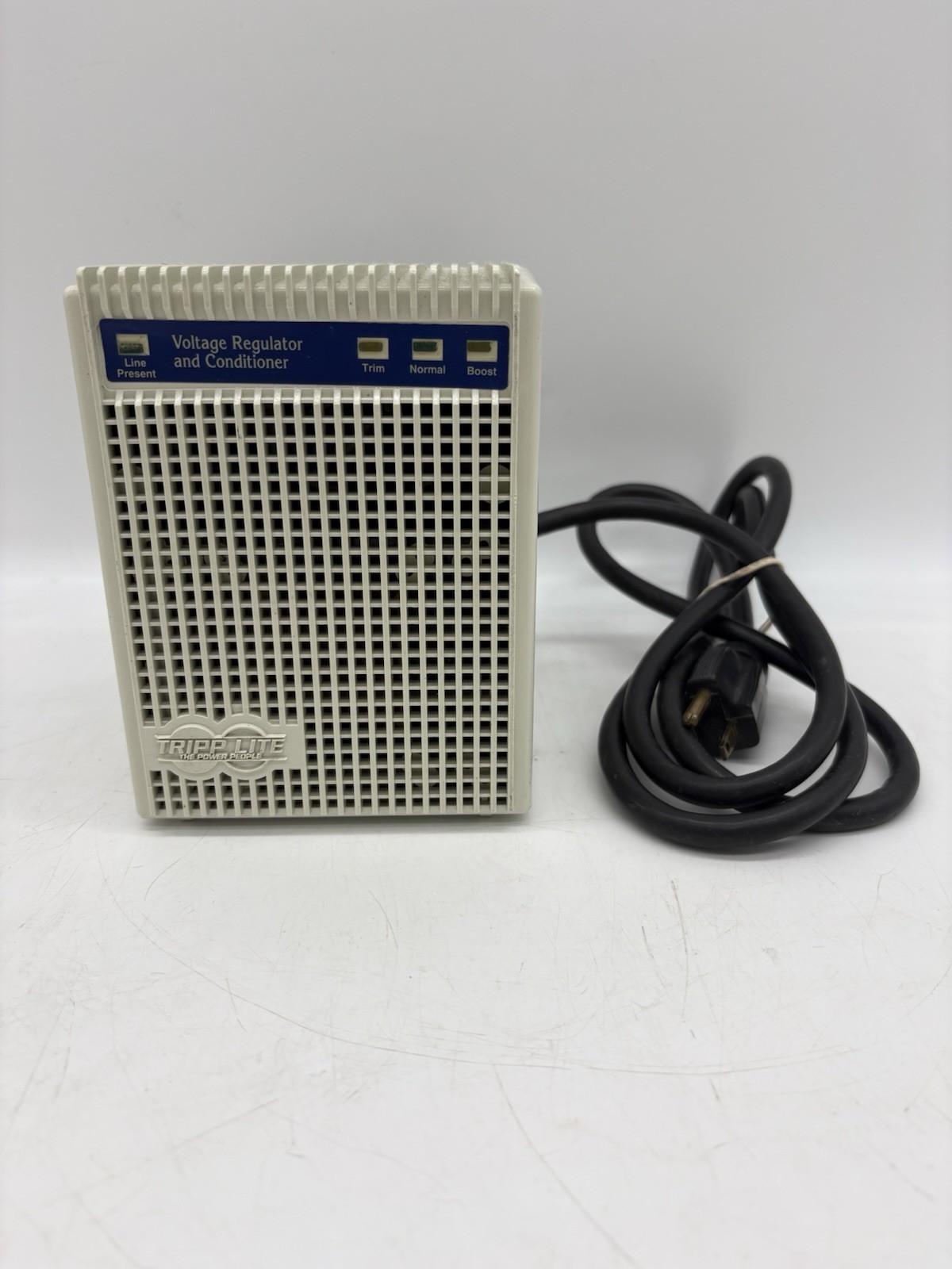 TRIPP LITE LS604 Voltage Regulator & Conditioner 4 Outlet Output 600 Watts WORKS