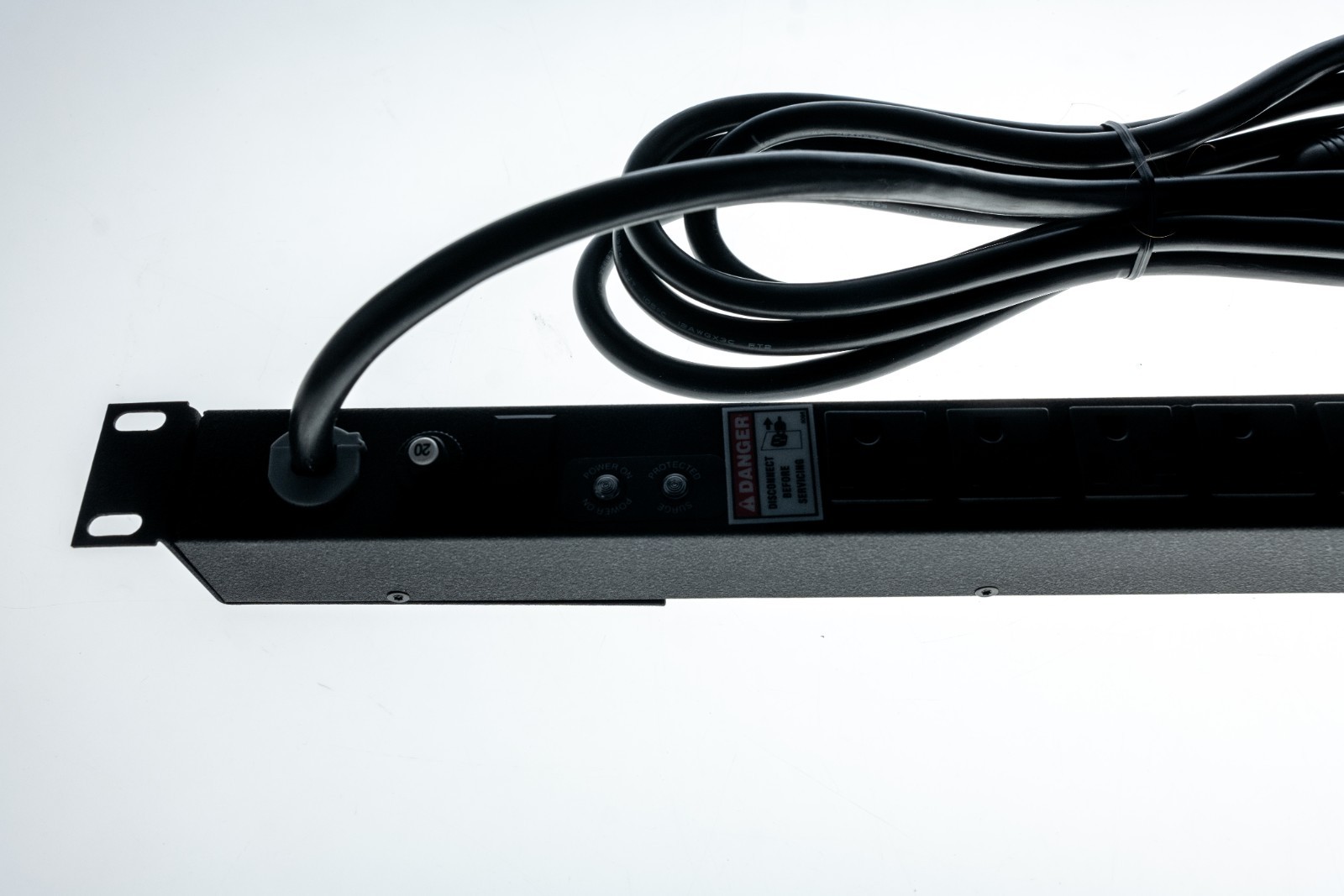 Chatsworth Products 16A 125V 8 Outlet Power Strip 025-712828-007 Horizontal Rack