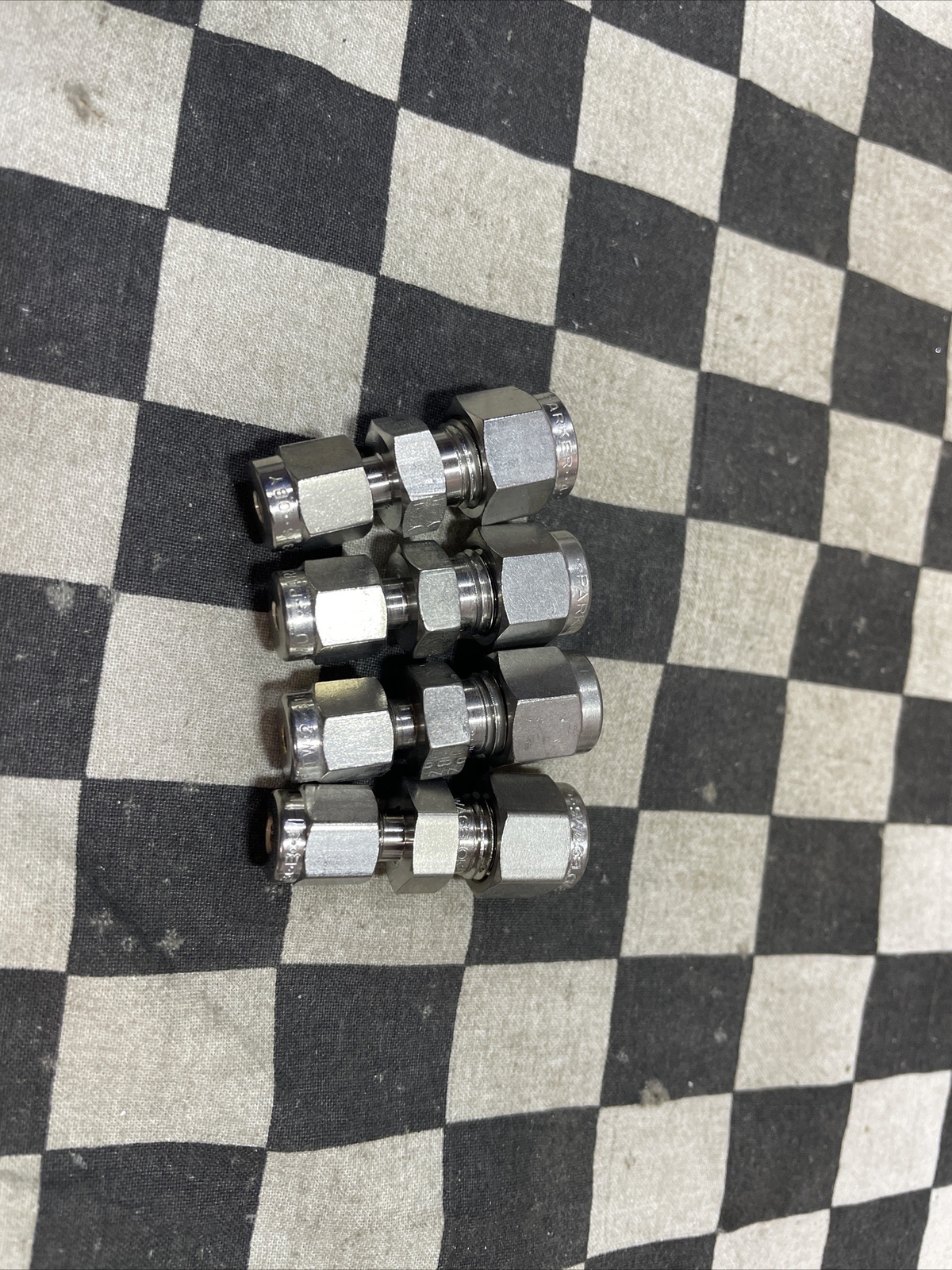 SWAGELOK SS-400-6-2 PARKER 4RU2-316, REDUCER UNION 1/4″X1/8″ LOT OF 4 #1639F23