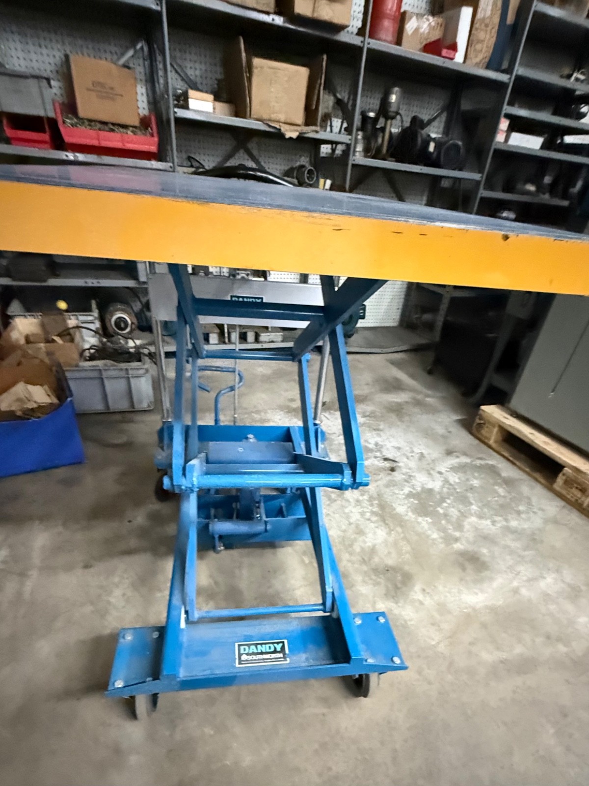 Dandy Lift Model A-350W Manual Hyd. Load Capacity 770# 36″ X 24″ Platform