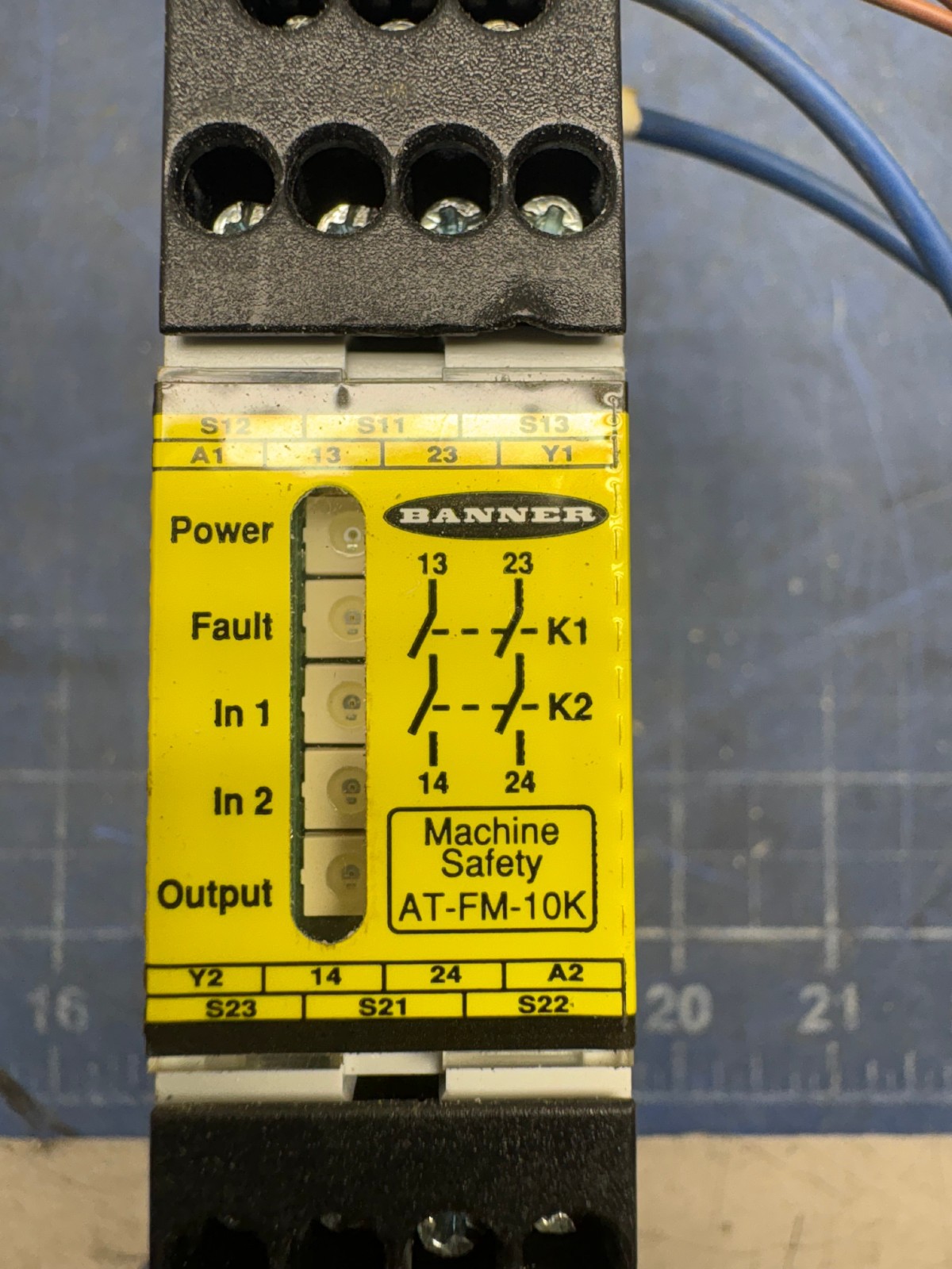 BANNER AT-FM-10K SAFETY RELAY 24VAC/DC 200mA MAX *SEE PICTURES*
