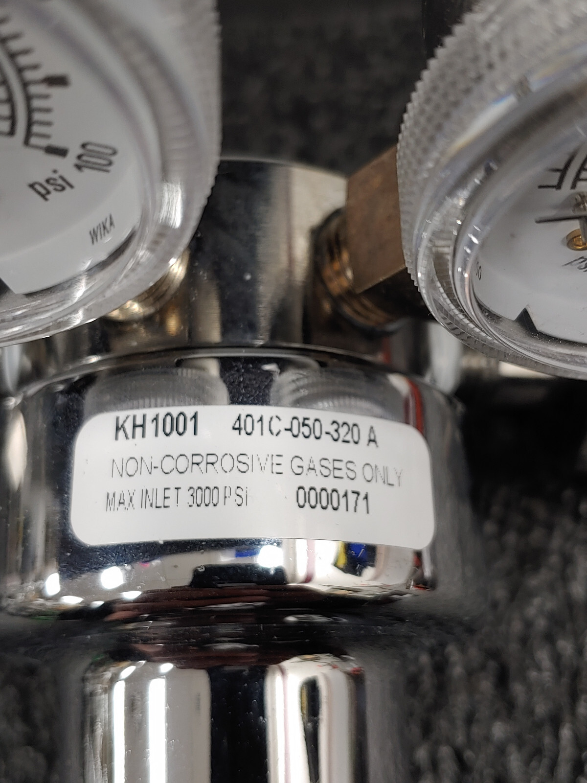HARRIS SPECIALTY GAS KH1001 401C-050-320 Single Stage Regulator