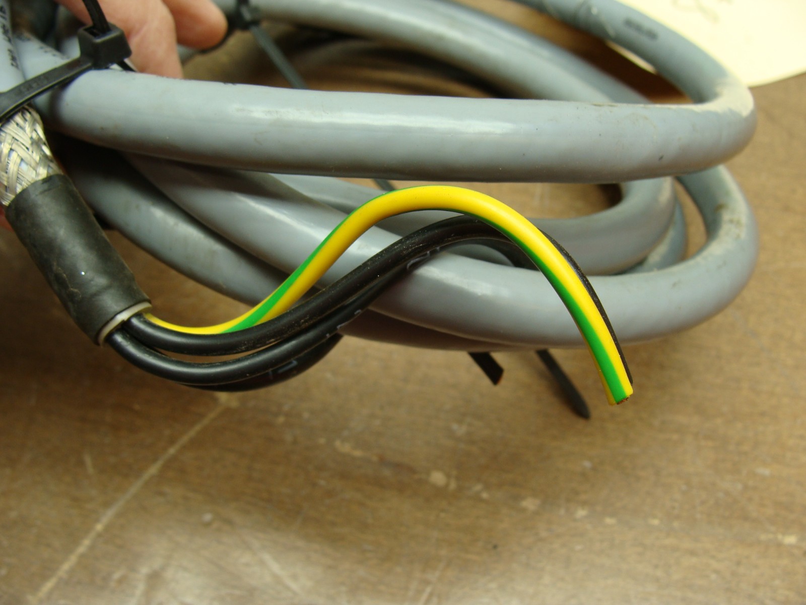 LAPP OLFLEX INDUSTRIAL CONTROL CABLE H05VVC4V5-K 14AWG 600V 8 FEET