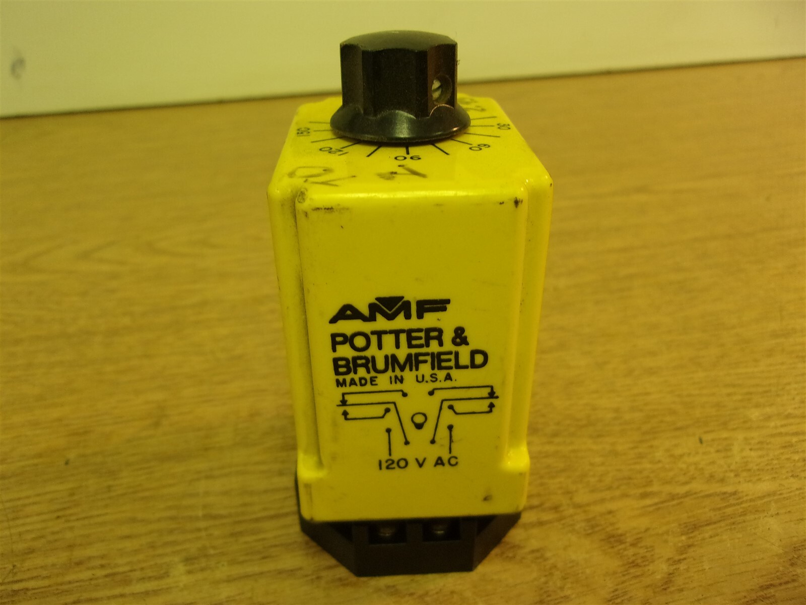 AMF Potter & Brumfield CDB-38-70005 Time Delay relay w/ Socket RB08