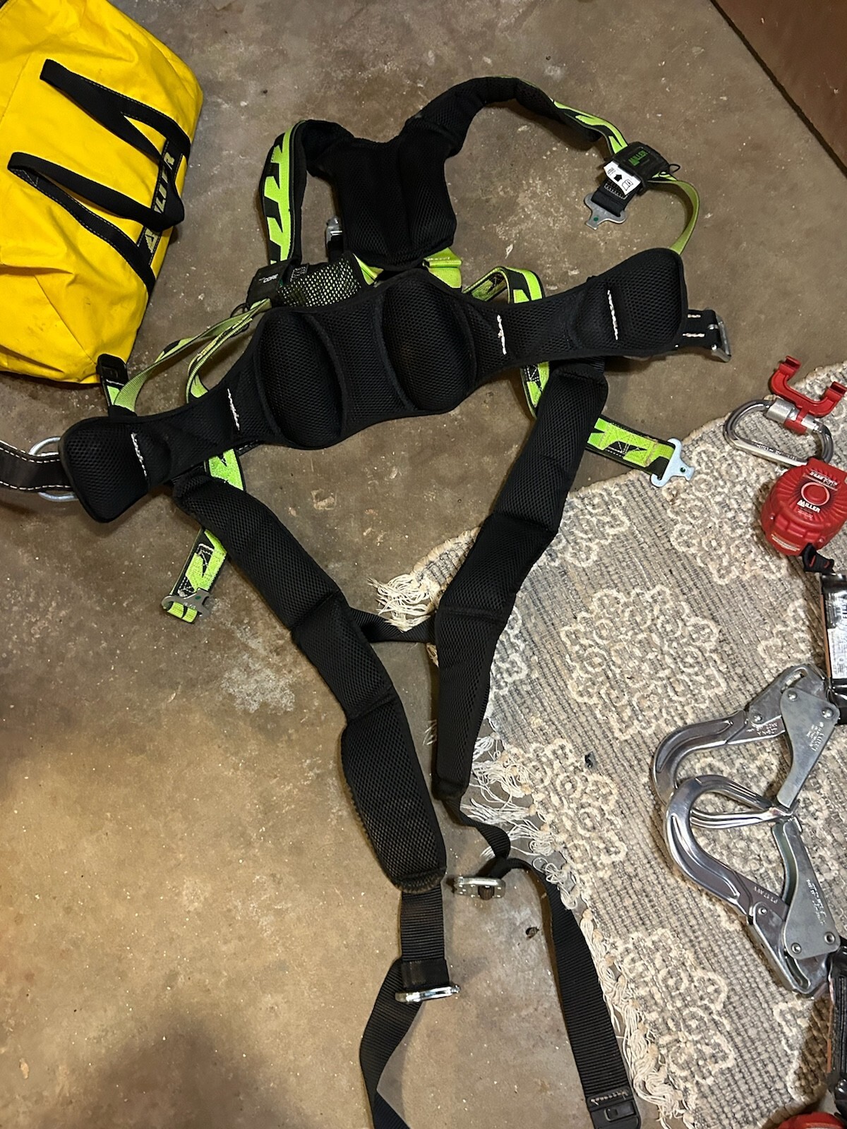 2 Miller MFL1Z76FT Personal Fall Limiter – Red and 1 Honeywell full body harness