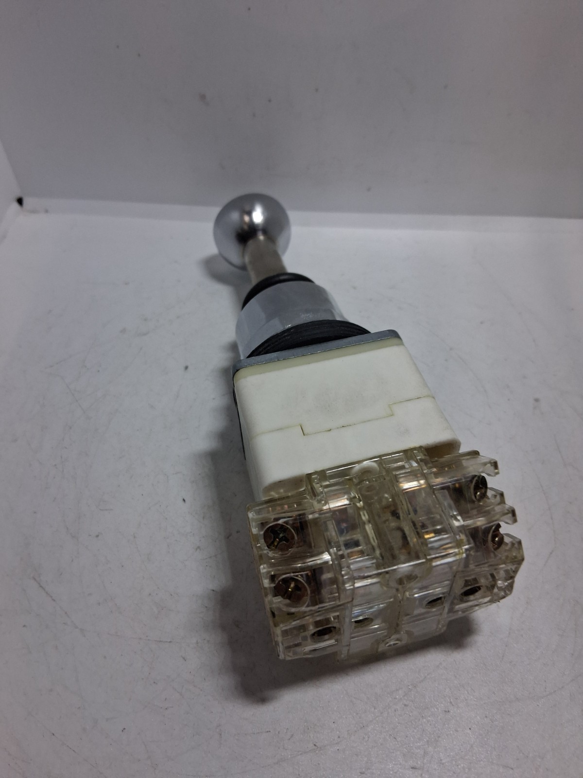 SQUARE D 9001K34H2 JOYSTICK 5 POSITION 600VAC 10A 2NO/2NC SERIES K NNB