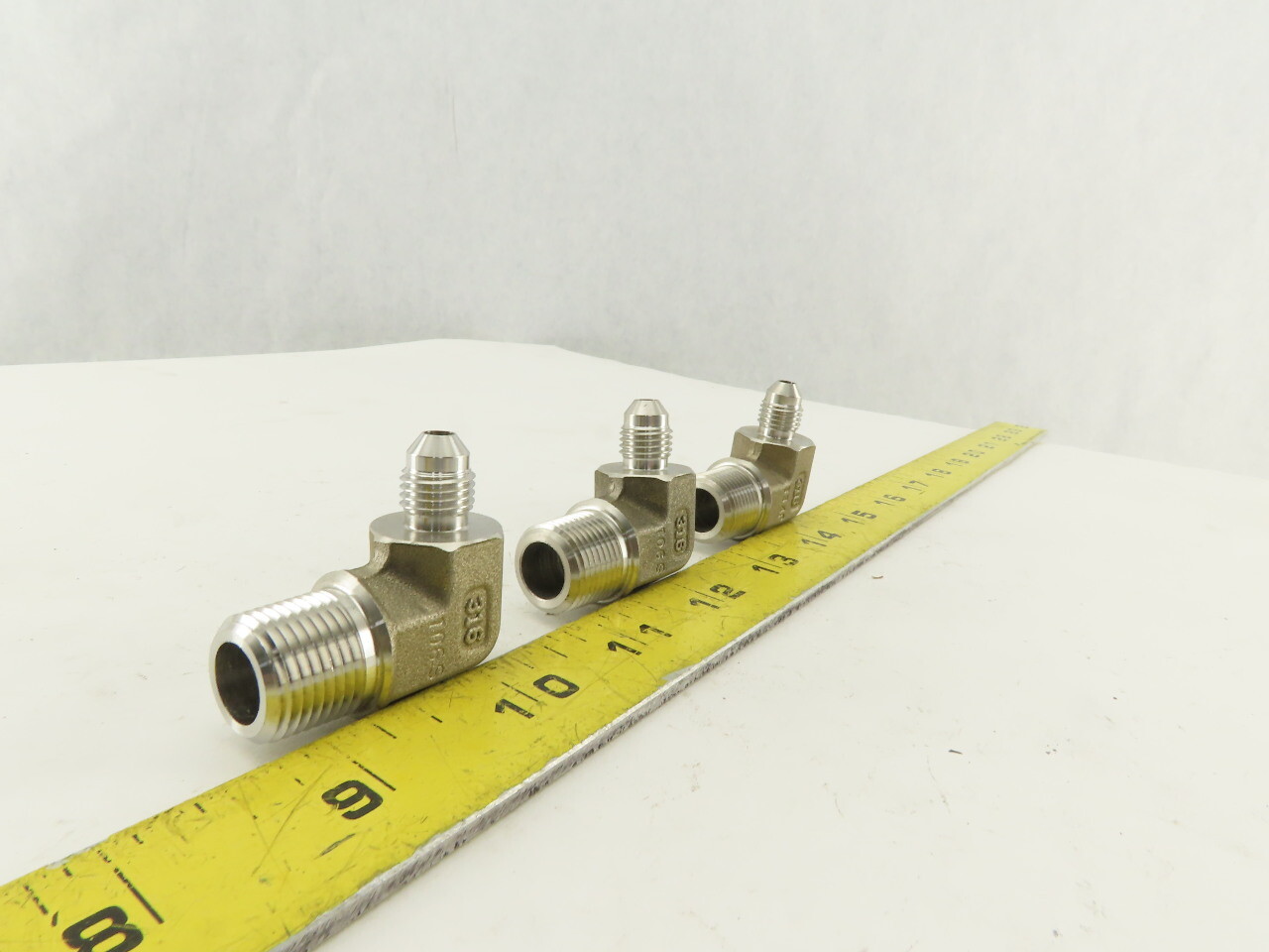 Parker 4-6CTX-SS 316 Stainless 37° Flare Tube 90° Elbow -4 JIC x 3/8″ NPT Lot/