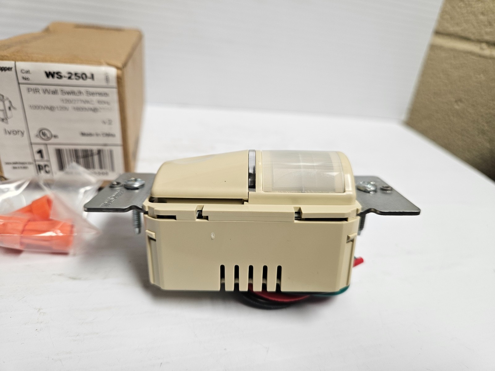 Watt Stopper PIR Wall Switch Sensor WS-250-I 120/277Vac Ivory New
