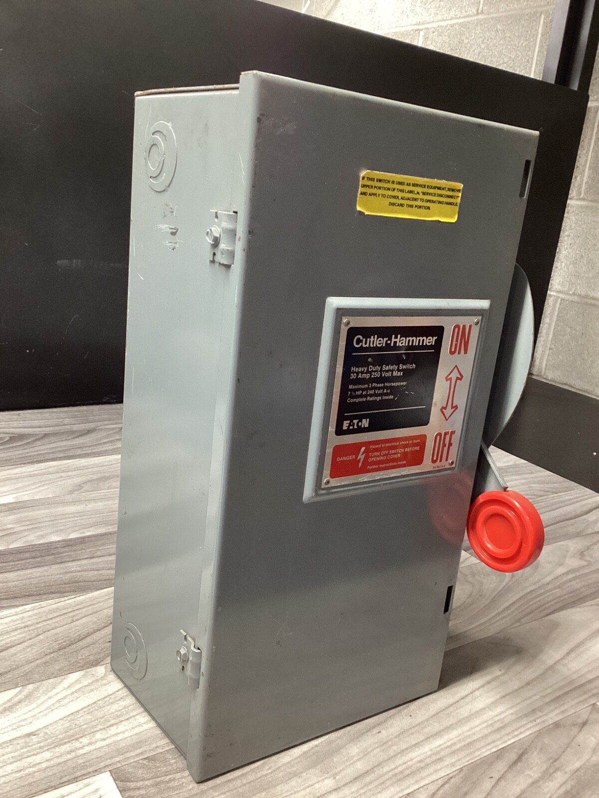 CUTLER HAMMER DH321NGK 30A HEAVY DUTY SAFETY SWITCH #108D81PR5*CO
