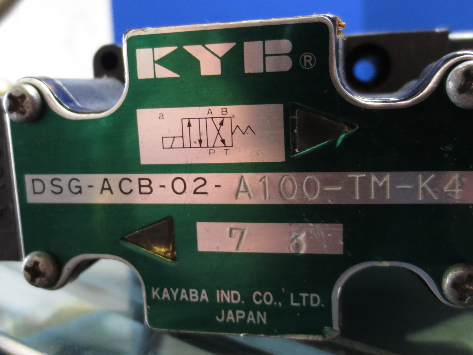 KYB DIRECTIONAL VALVE DSG-ACB-02-A100-TM-K4