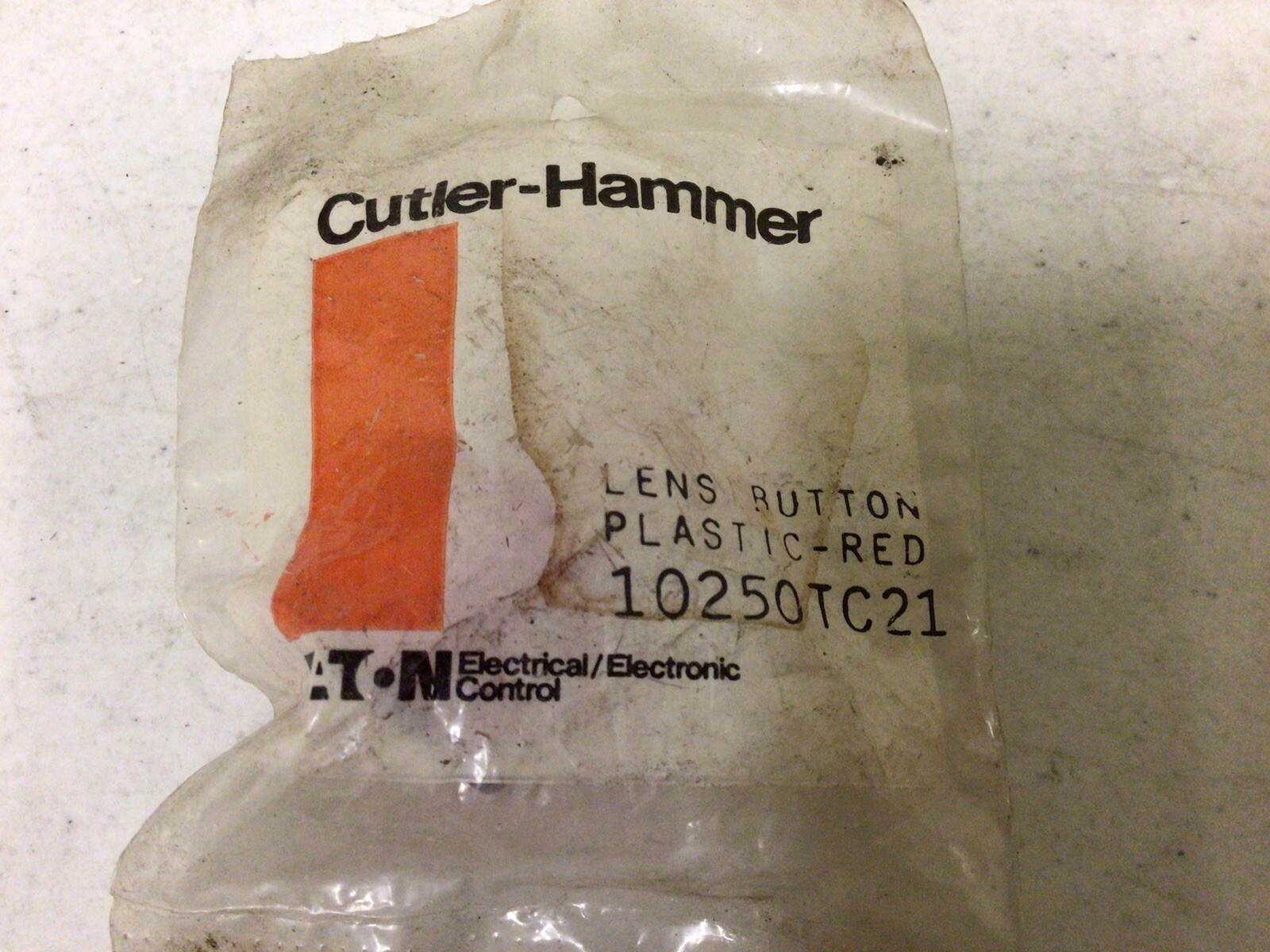 NEW, CUTLER HAMMER / EATON 10250TC21 RED LENS BUTTON & 10250TC34 GREEN LENS