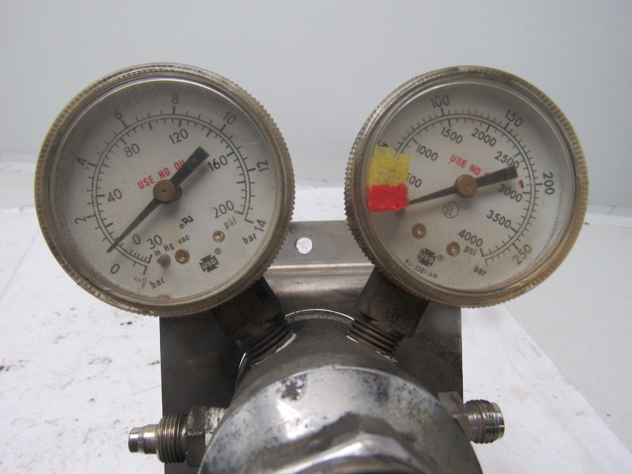 Concoa 6012324-01-320 Dual-stage Regulator Compressed Gas Regulator