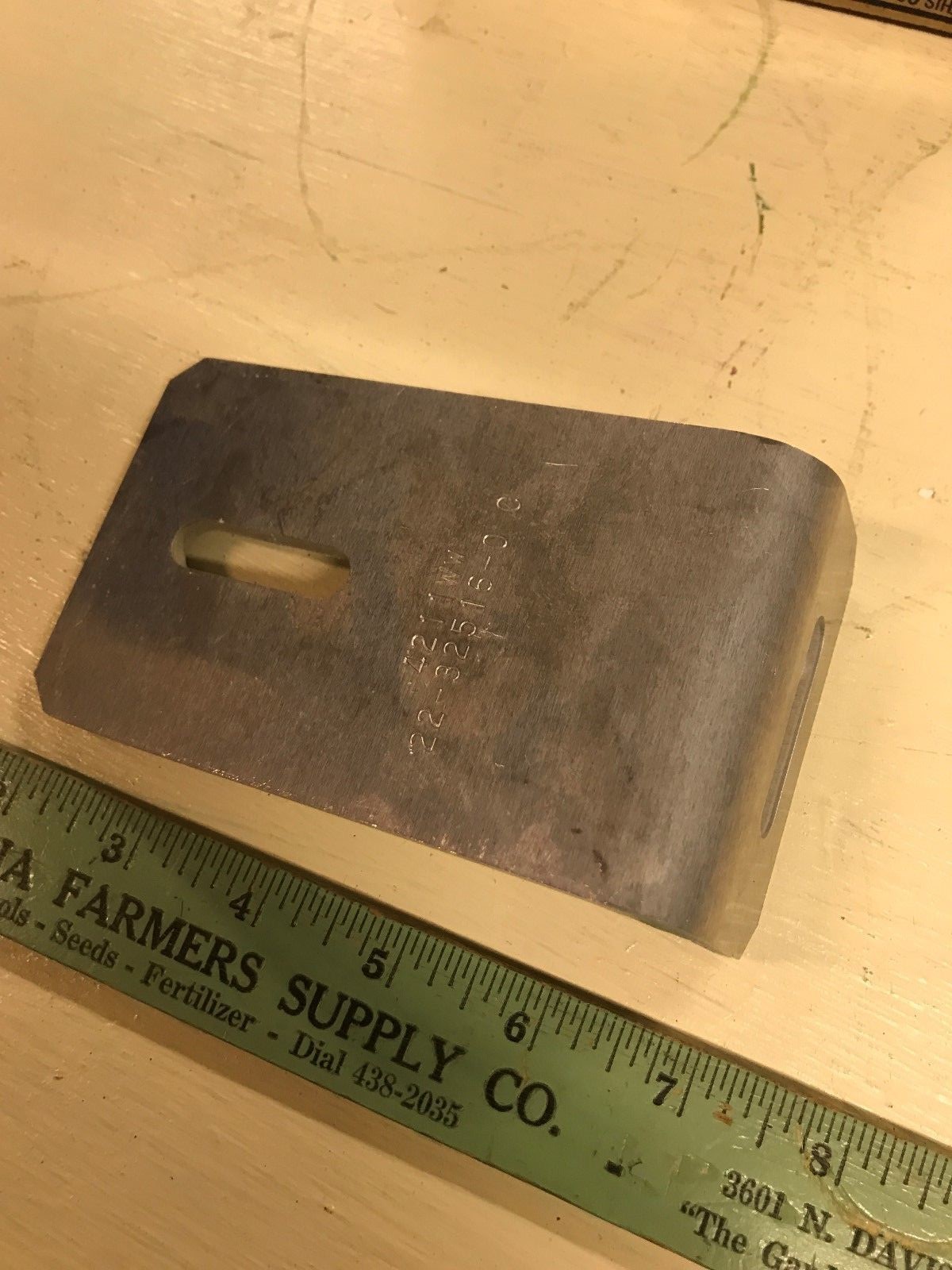 DAIMLER 22-32516-000 ANGLE BRACKET FOR MILITARY M-916A1, M-915 SERIES TRUCKS