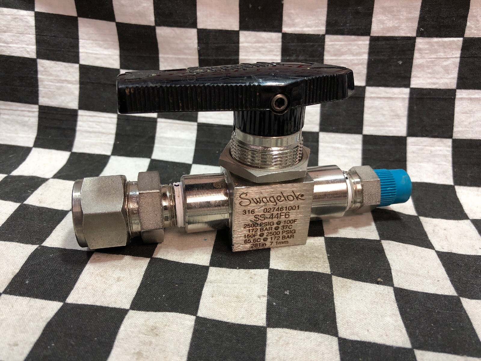 SWAGELOK BALL VALVE 3/8″ FNPT = (1/2″ COMP x 1/4″ NPT) SS-44F6, SS44F6, #1615Q3