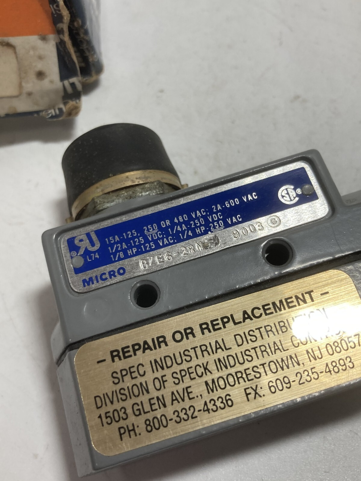 HONEYWELL BZE6-2RN LIMIT SWITCH PLUNGER 15A 125-480VAC 2A 600VAC NIB