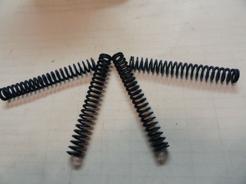 New Qty (4) Raymond Medium Duty Die Springs, 3/8″ X 3/16″ X 2 1/2″, 103-110