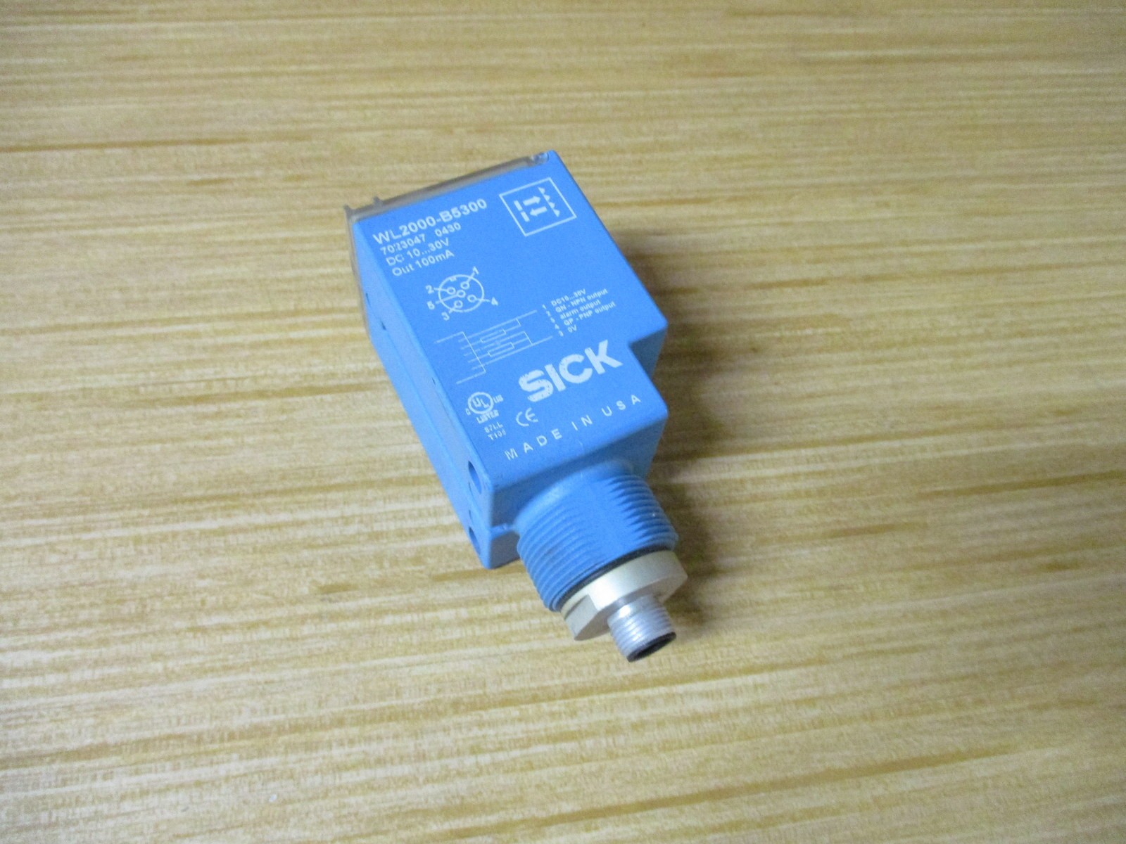 Sick WL2000-B5300 Photoelectric Sensor WL2000B5300 W/O Nut