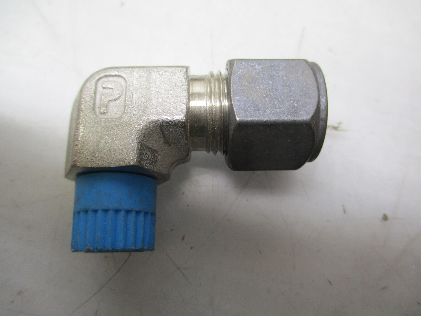 PARKER 1/4” MNPT TO 1/2” FEMALE TUBE 90° SS ELBOW 8-316N804 to 316OAET