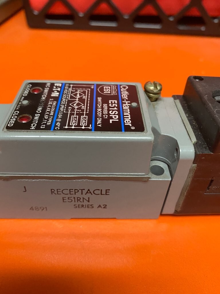 Cutler Hammer E51SPL Limit Switch on E51RN Receptacle With E51DF3 Head