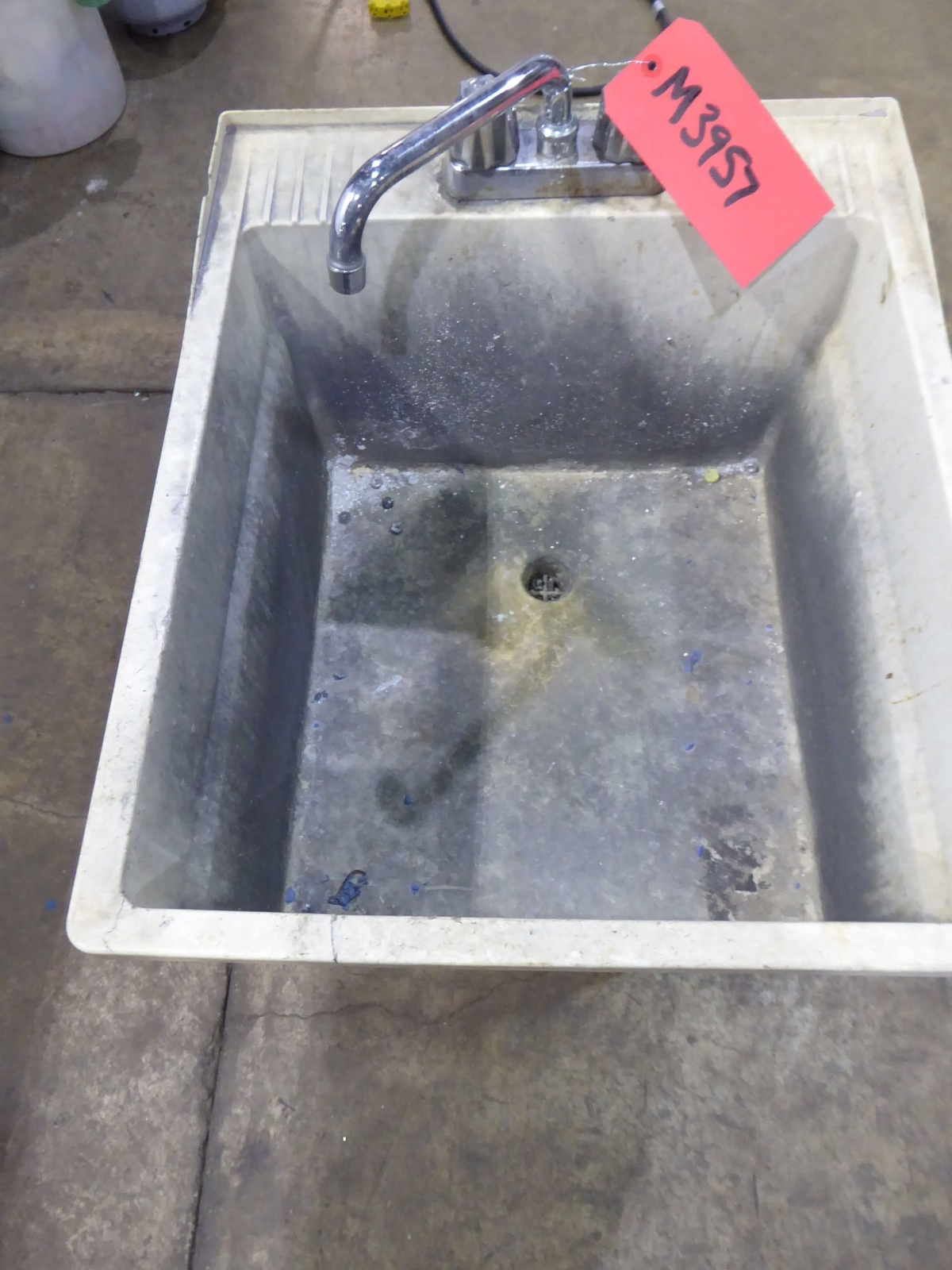 E.L. Mustee 16 Gallon Capacity Sink M3957
