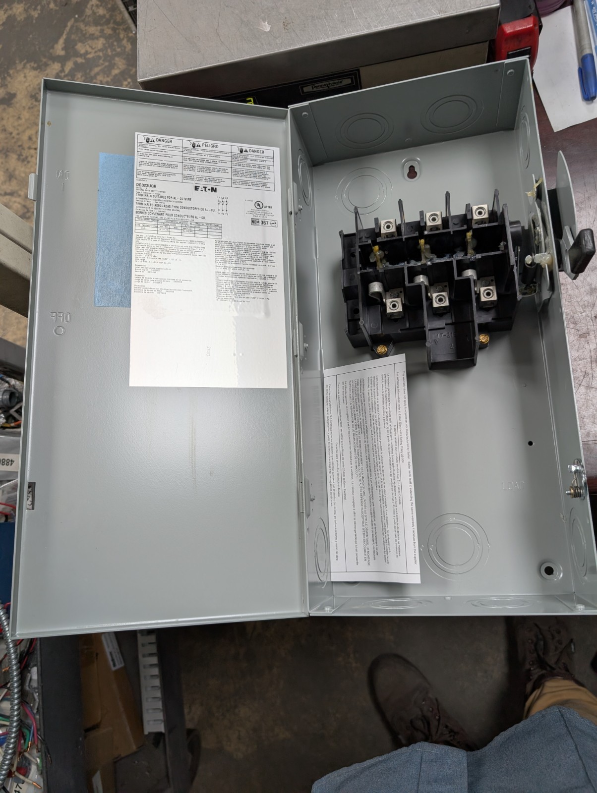🤪 NEW EATON 100 AMP NON FUSED SAFETY SWITCH 240 VAC 3Ø 30 HP DG323UGB