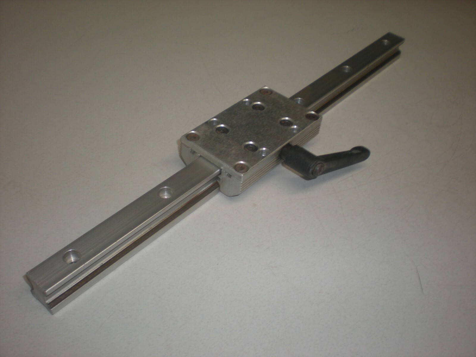 Hoerbiger RK-FS15S Manually Locking Slide on a 13-1/2″ Mountable Rail