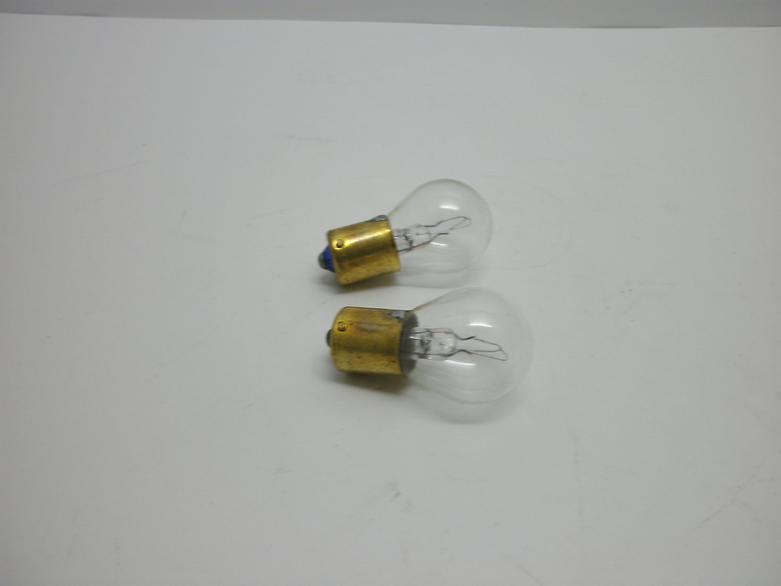 CHICAGO MINIATURE 307 BULB LAMP 28V S.C. BAYONET S-8 (LOT OF 2) NNB