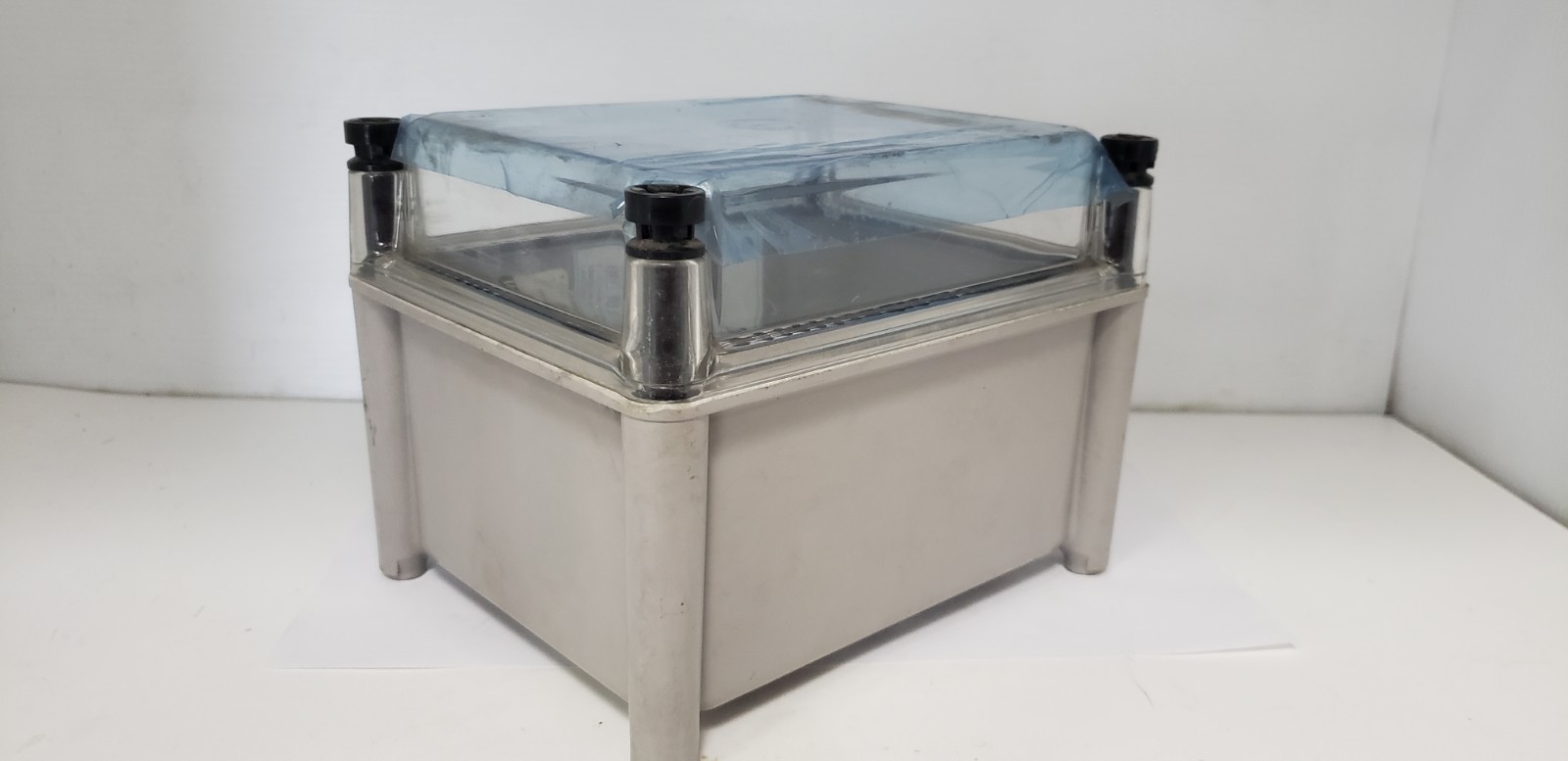 VYNCKIER TYPE APO / TYPE 4,12 ENCLOSURE SYSTEM, 7-3/8″ x 6″ x 5-1/2″ TALL, NNB
