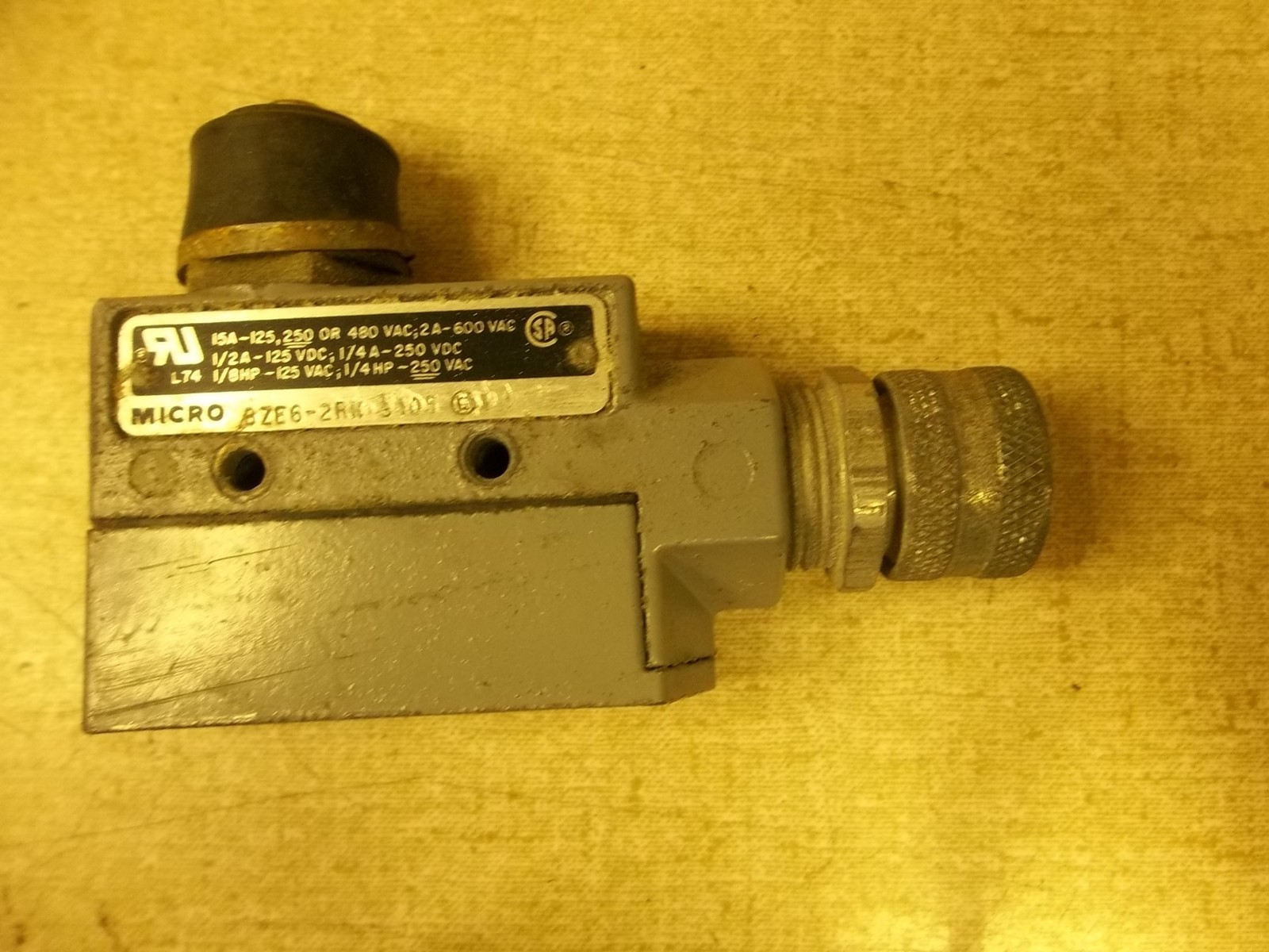 Micro Switch BZE6-2RN-3105 Microswitch *FREE SHIPPING*