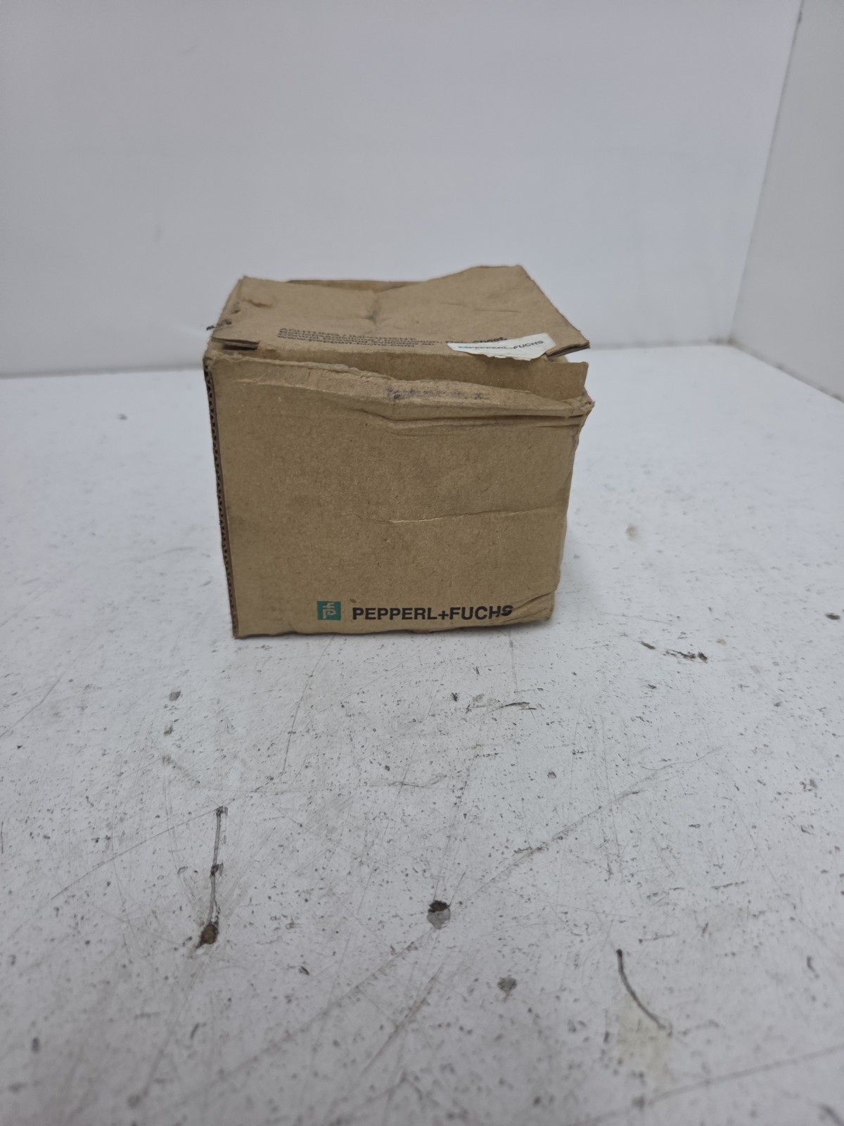 PEPPERL+FUCHS PB2-008-6 /093685 PALM BUTTON PROXIMITY SENSOR 24VDC 100MA *NOS*
