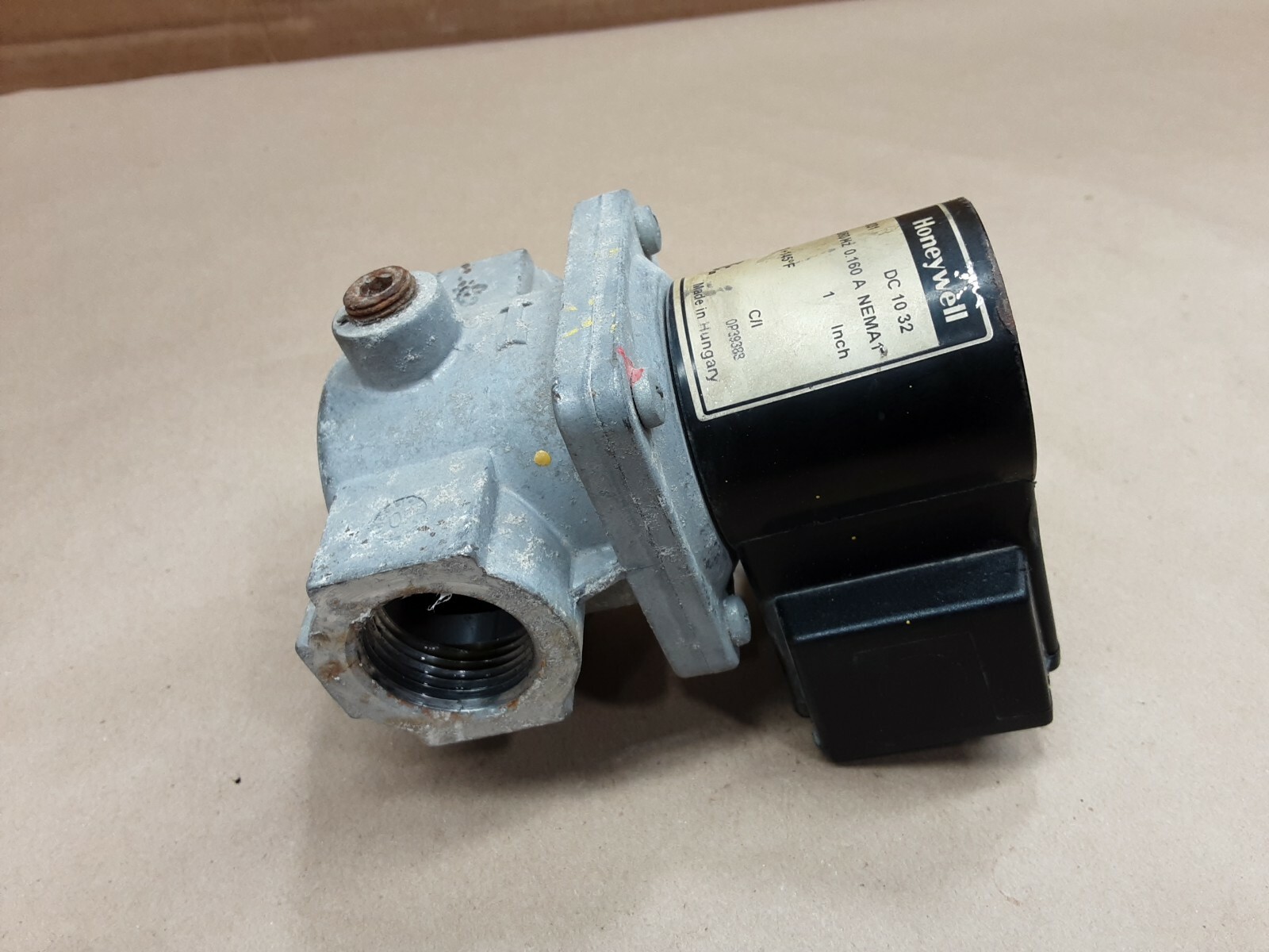 HONEYWELL V4295A1031 110/120 2PSI SOLENOID GAS VALVE #1011D17PR5