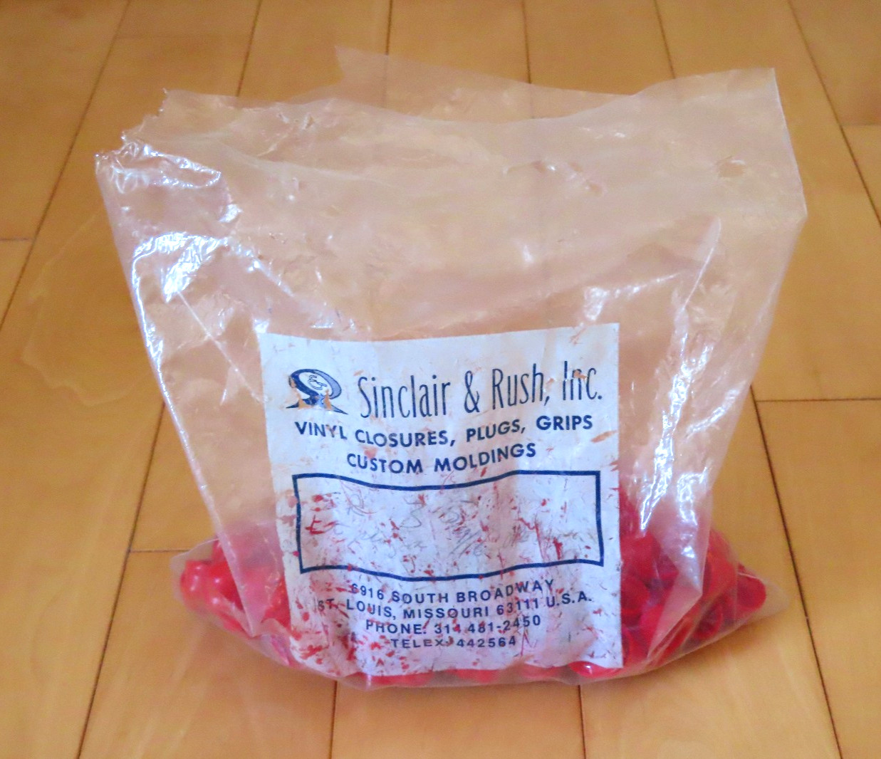 Pack of 148 SINCLAIR & RUSH, INC. Round/Bell-Shaped Vinyl Caps (Red)