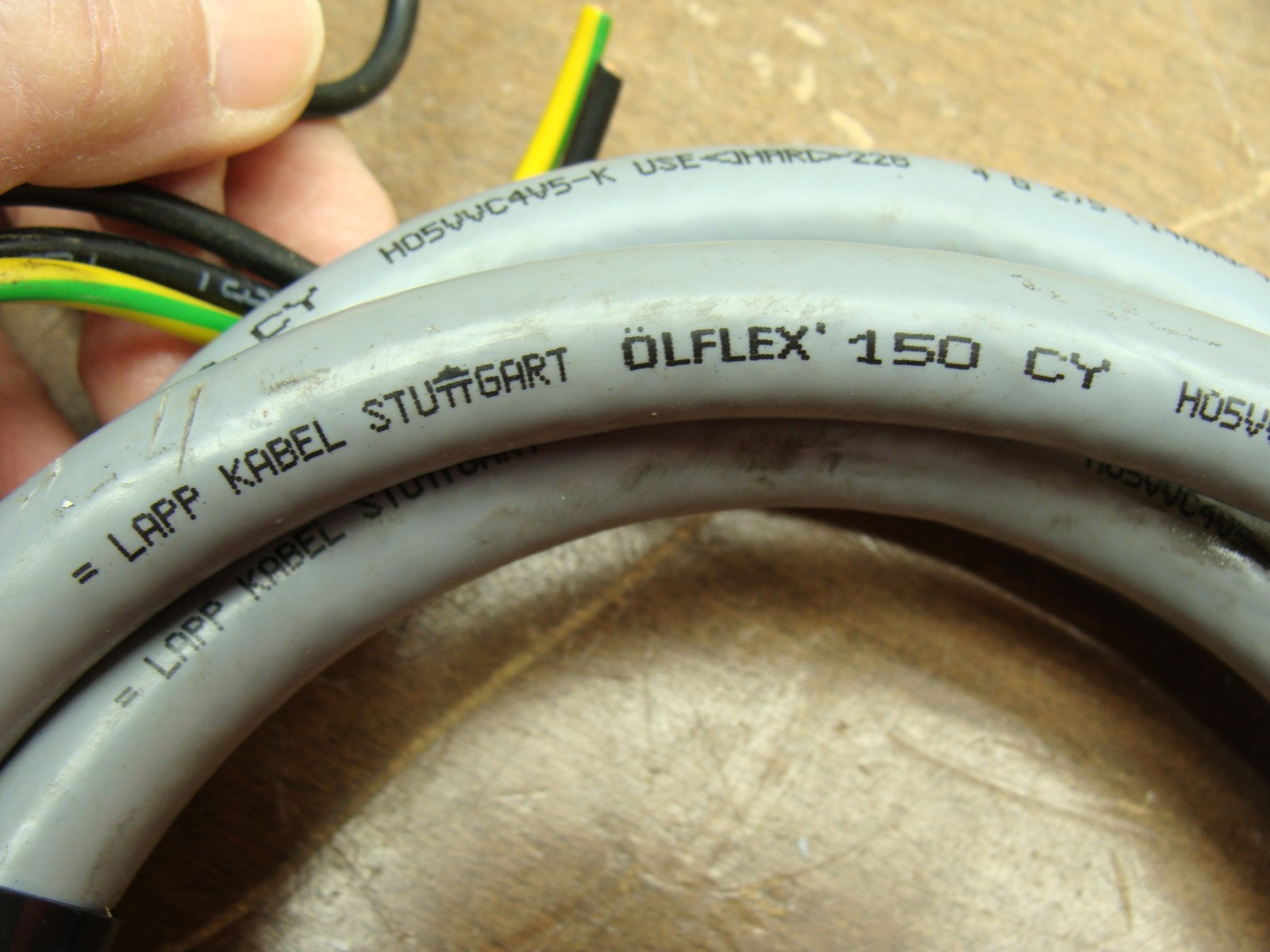 LAPP OLFLEX INDUSTRIAL CONTROL CABLE H05VVC4V5-K 14AWG 600V 8 FEET