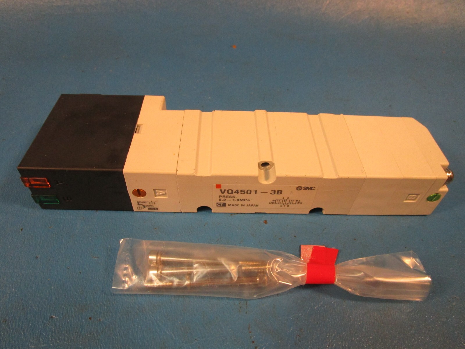 SMC VQ4501-3B Valve, 3 Position, Plug-in, VQ4000 VALVE, SOL 4/5-PORT