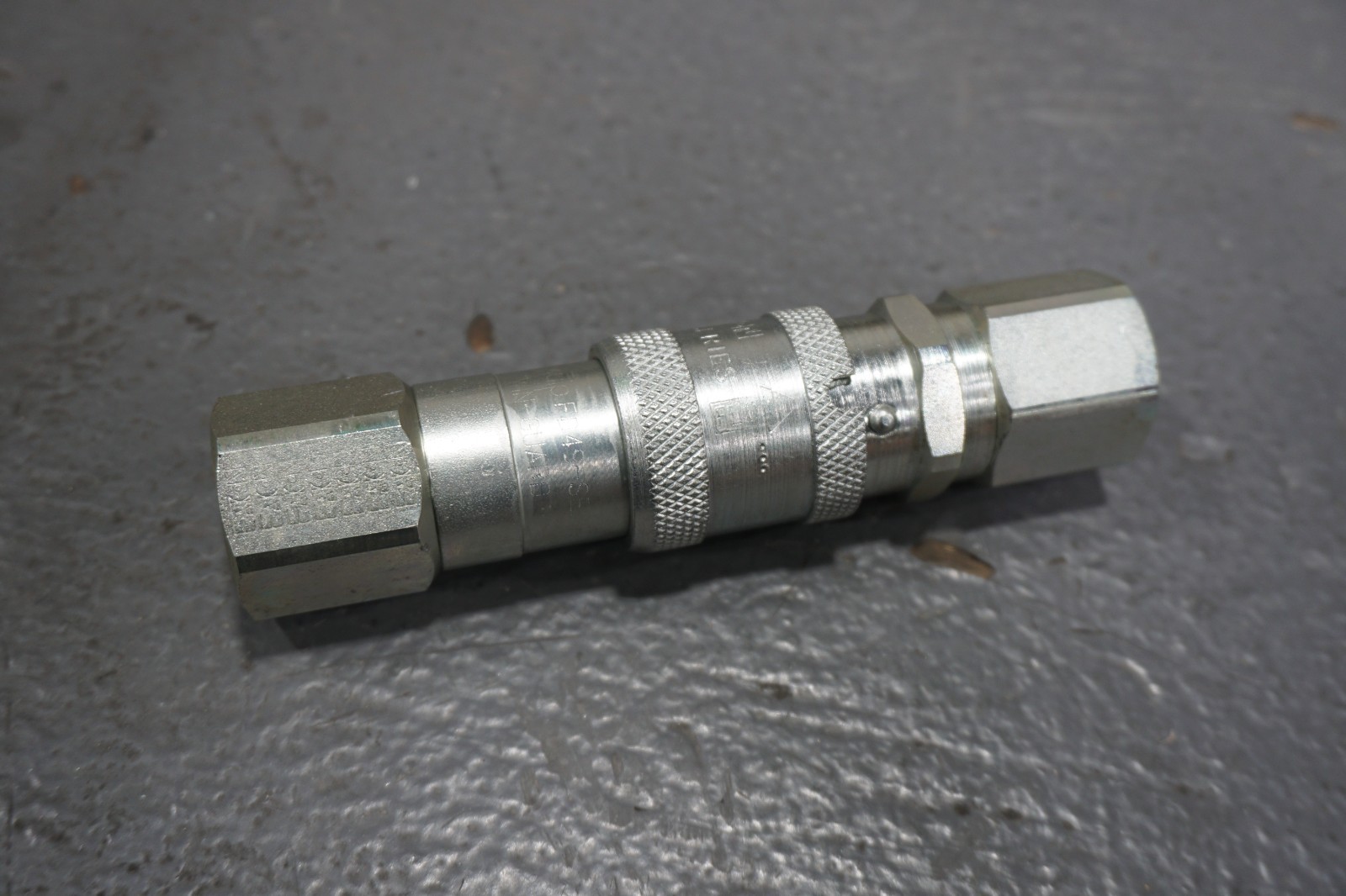 Aeroquip FD49-1000-08-06 Coupling Flush Face 3/8 Body Type 3/4-16, Free Shipping