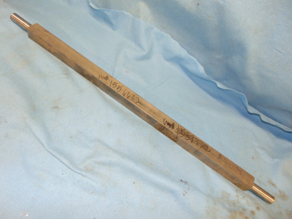 STAINLESS STEEL, SQUARE SHAFT ASSEMBLY, 38″ OAL, 1-1/2″ SHAFT DIA., 1″ END DIA.