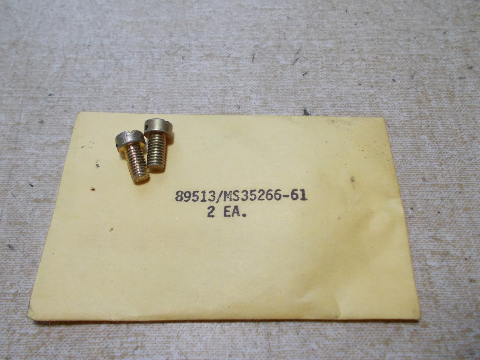 Solenoid Accessories 89513/MS35266-62, Spray Gun Screws, Lot of 2