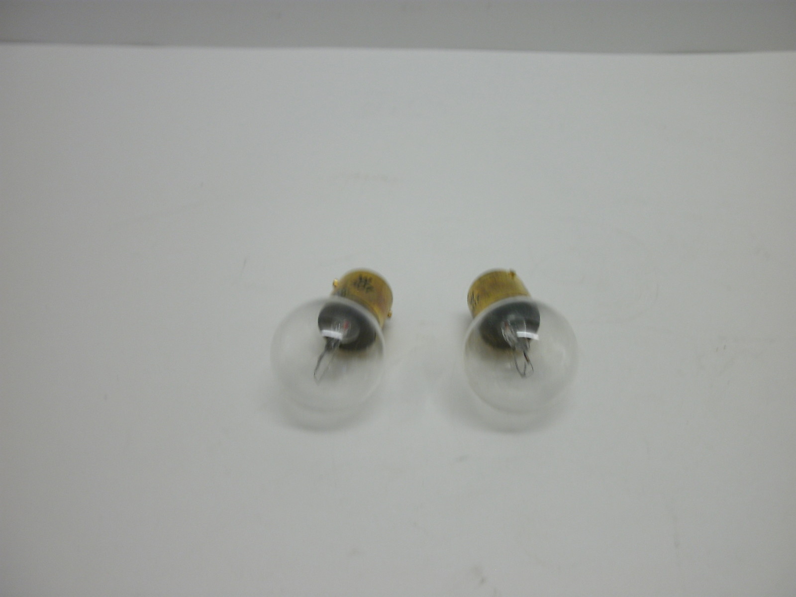 CHICAGO MINIATURE 307 BULB LAMP 28V S.C. BAYONET S-8 (LOT OF 2) NNB