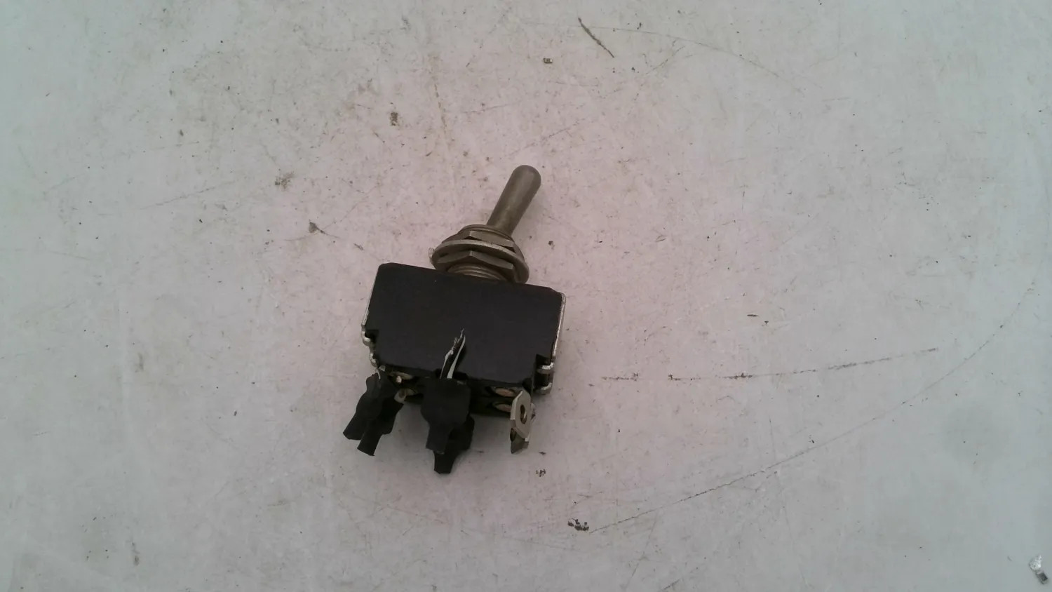 8824K14 MS35059-23 TOGGLE SWITCH PANEL MOUNT