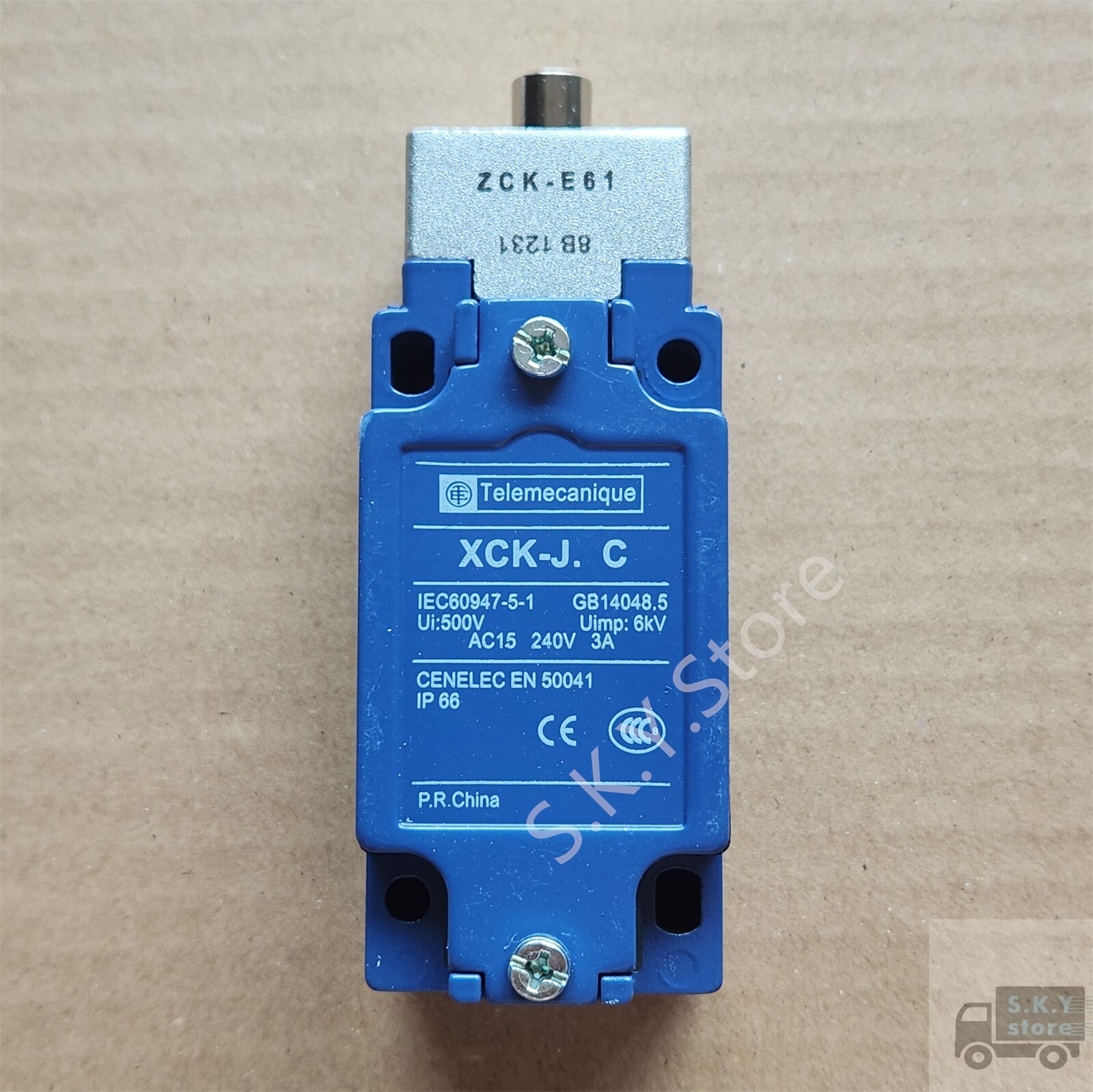 1 x New in Box XCK-J161H29C / XCKJ161H29C Telemecanique LIMIT SWITCH, Free Ship