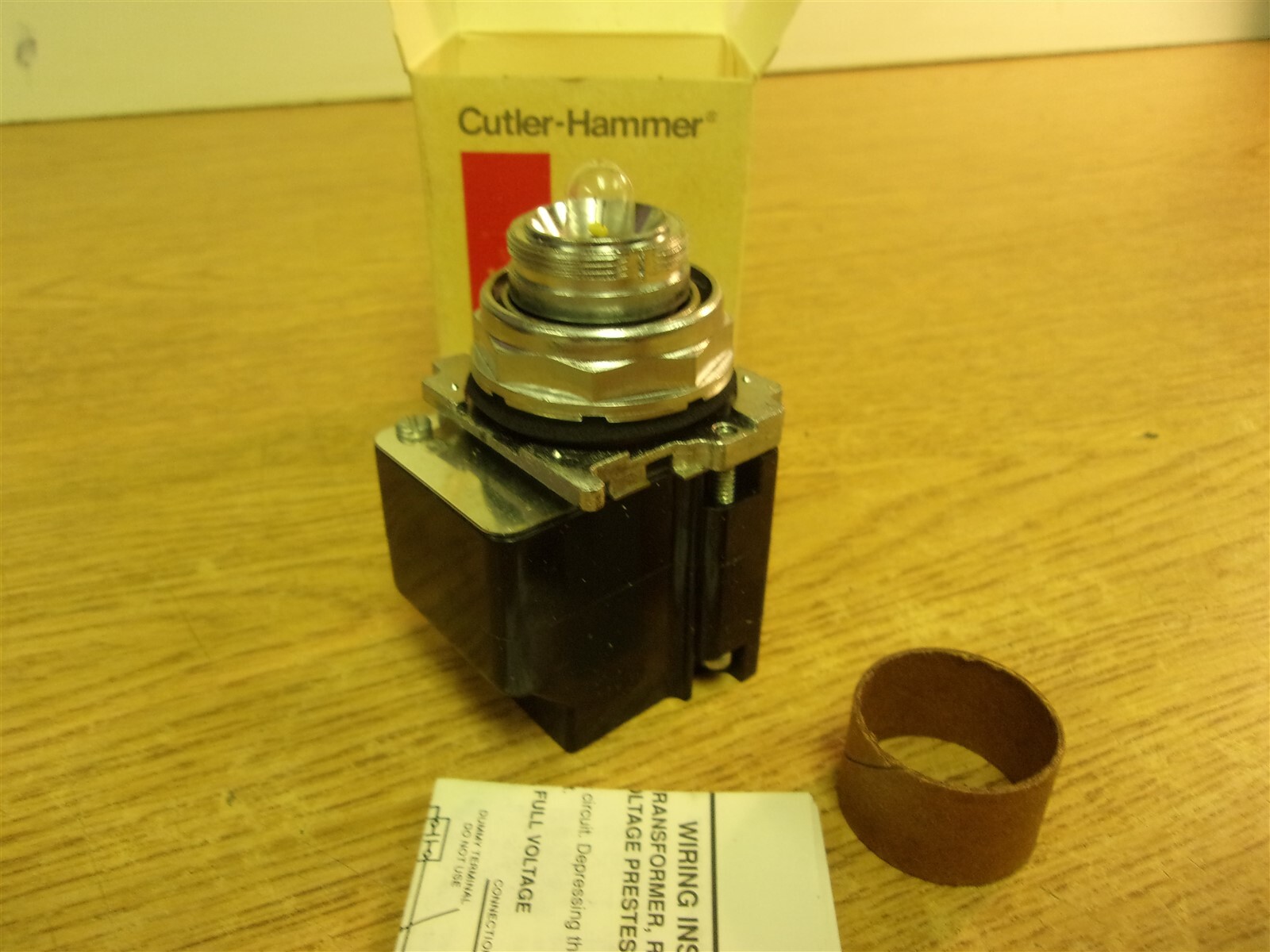 NEW Cutler Hammer 1050T221 Pretest Light 12V *FREE SHIPPING*